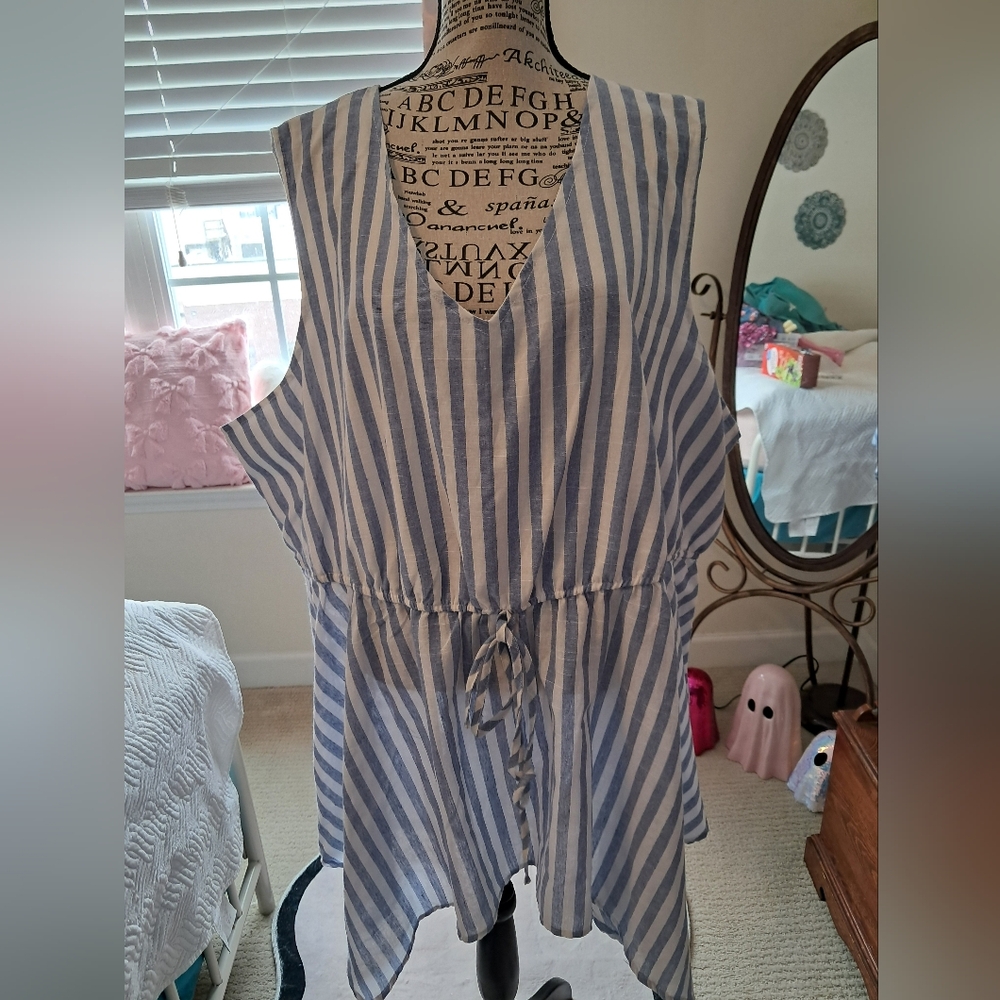Bloomchic Striped Blue and White Sleeveless Tunic Sz 26